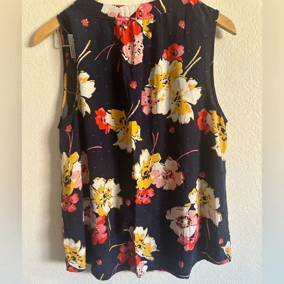 Floral Sleeveless Top - Picture 4 of 5